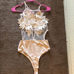 Beautiful bodysuit with vintage floral print